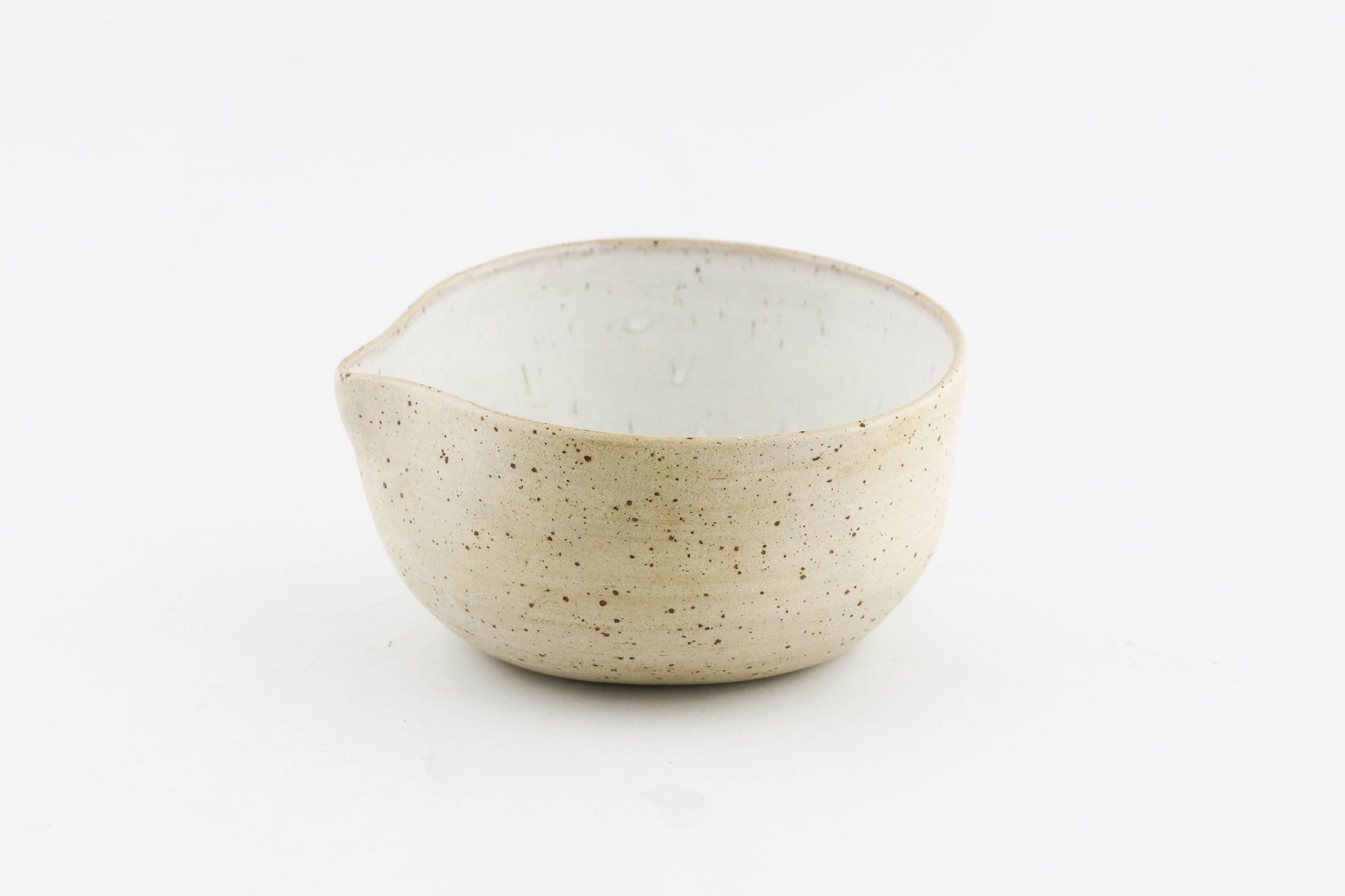 https://dobropottery.com/cdn/shop/products/front_matcha_bowl_with_spout.jpg?v=1678220316&width=1946